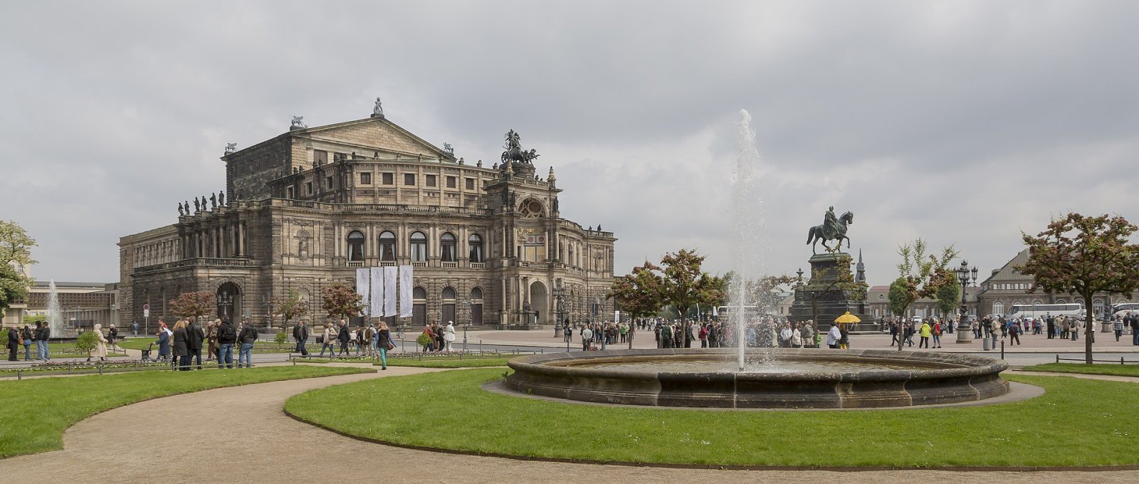 Scopri la Semperoper di Dresda: un gioiello culturale tedesco - Dresden | Secret World Trip Planner