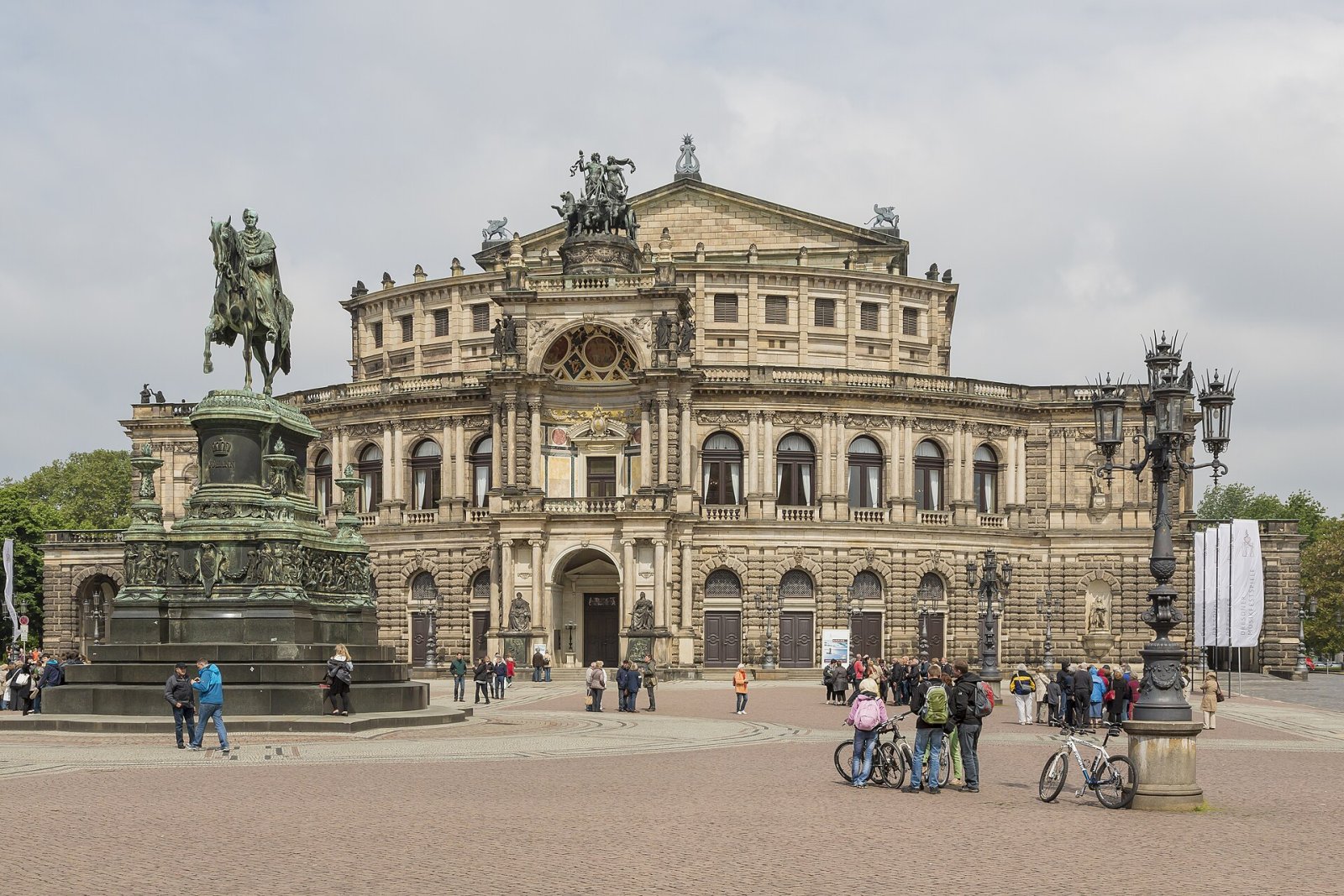 Descubre la Semperoper de Dresde: una joya cultural alemana - Dresden | Secret World Trip Planner