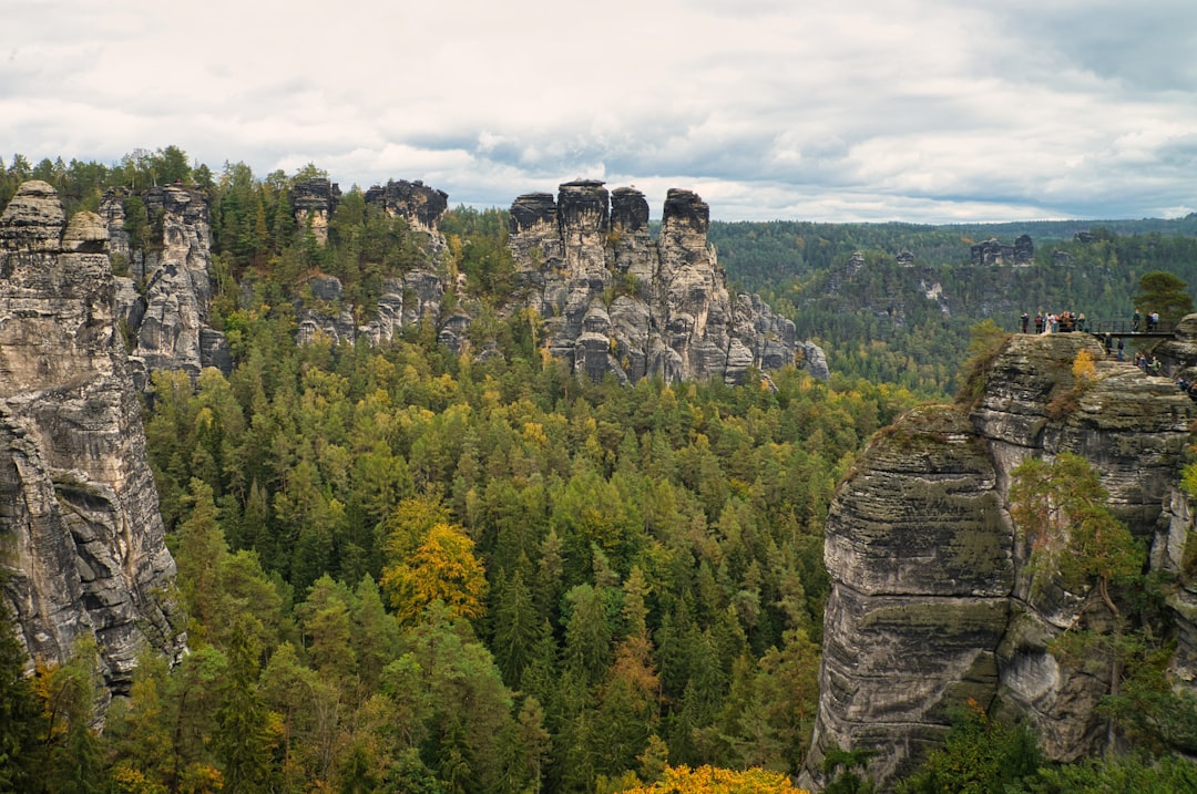Descubre la Magia de la Formación Rocosa Bastei en Sajonia - Rathen | Secret World Trip Planner