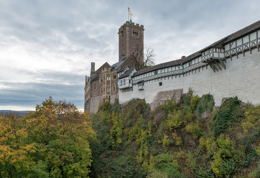 Explorer le Château de Wartburg : Histoire et Beauté en Thuringe - Eisenach | Secret World Trip Planner