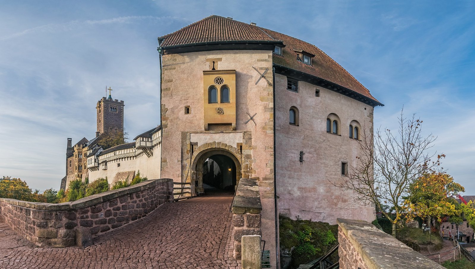 Explorer le Château de Wartburg : Histoire et Beauté en Thuringe - Eisenach | Secret World Trip Planner