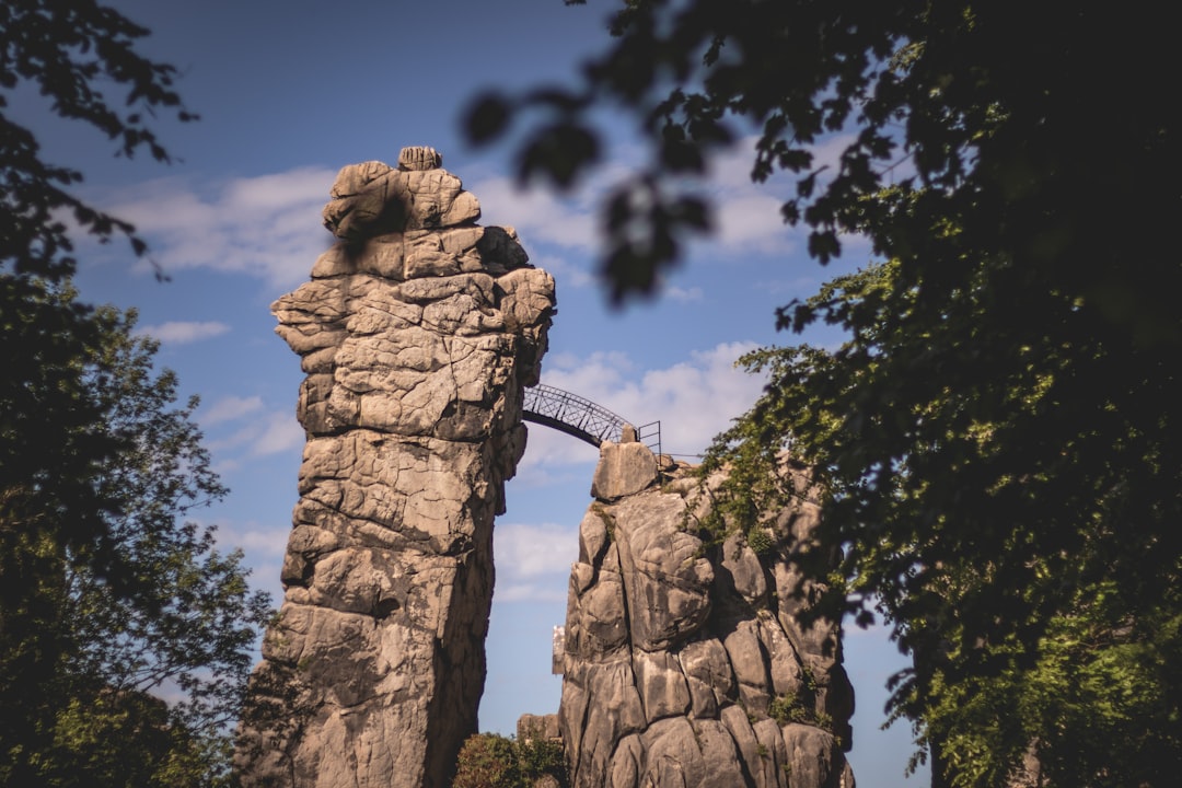 Exploration des Externsteine : Un Voyage dans l'Histoire de l'Allemagne - Horn-Bad Meinberg | Secret World Trip Planner