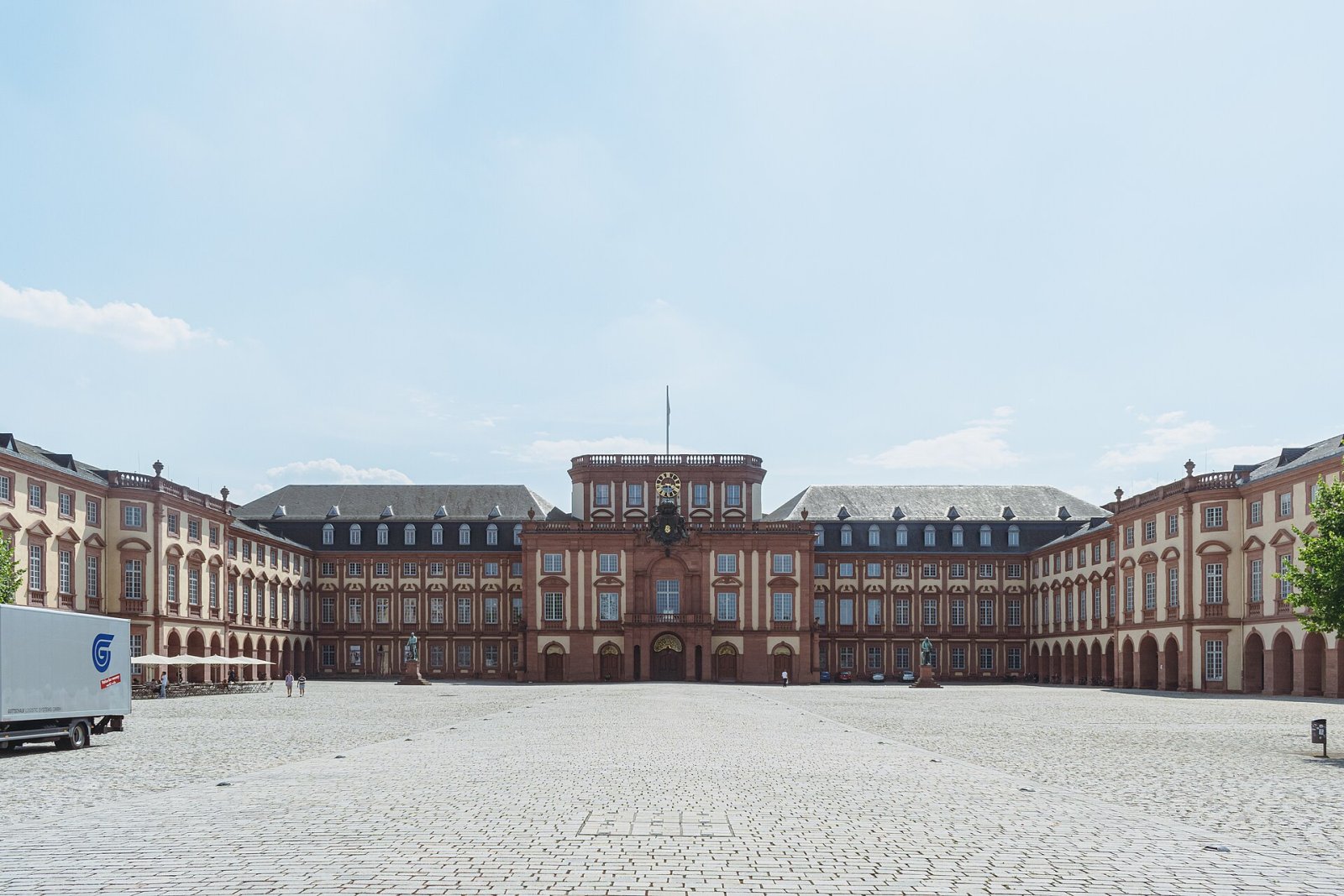 Mannheim Palace: A Historical Treasure in the Heart of Germany - Mannheim | Secret World Trip Planner