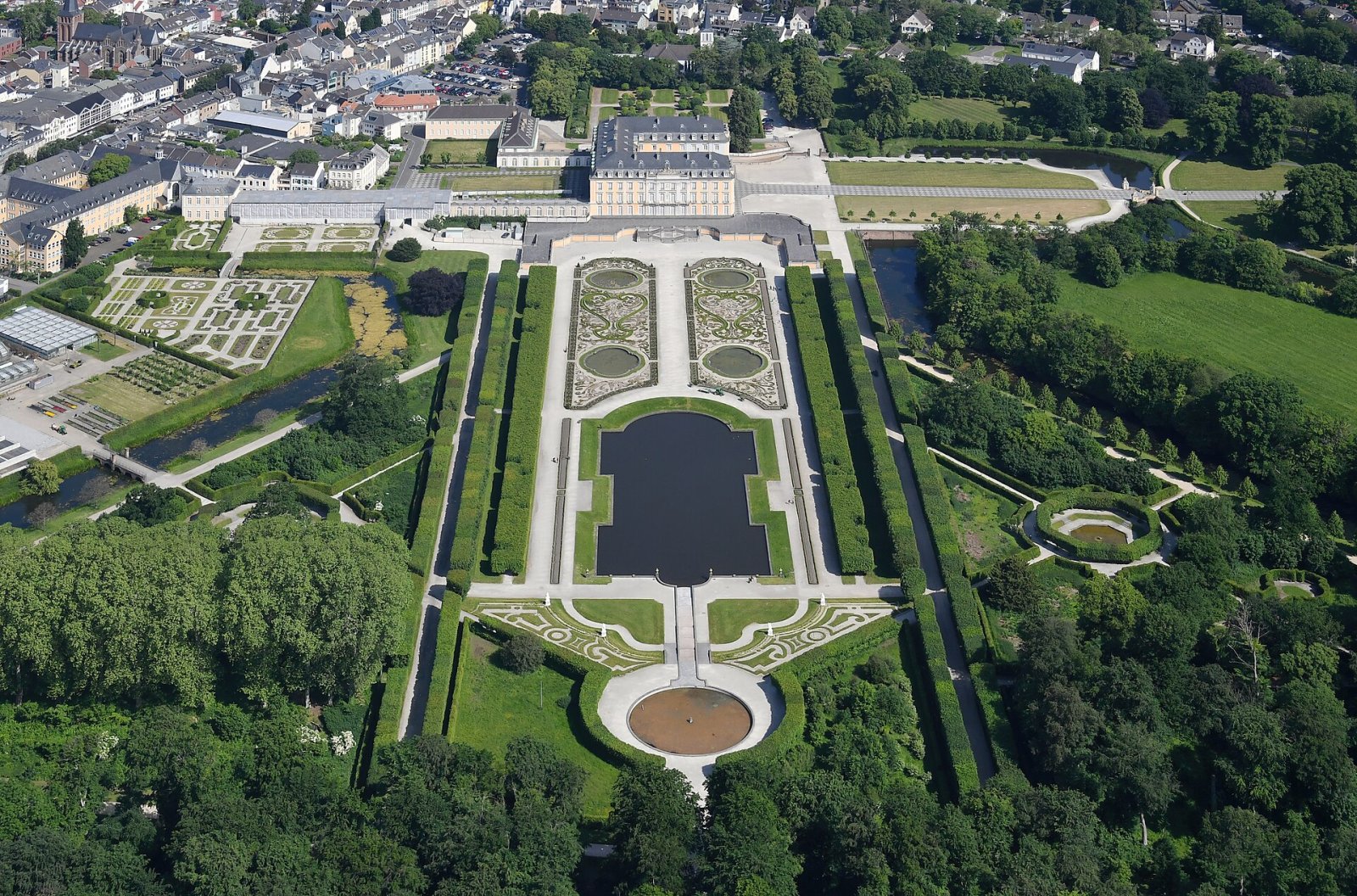 Découvrez Schloss Augustusburg : un joyau baroque à Brühl - Brühl | Secret World Trip Planner