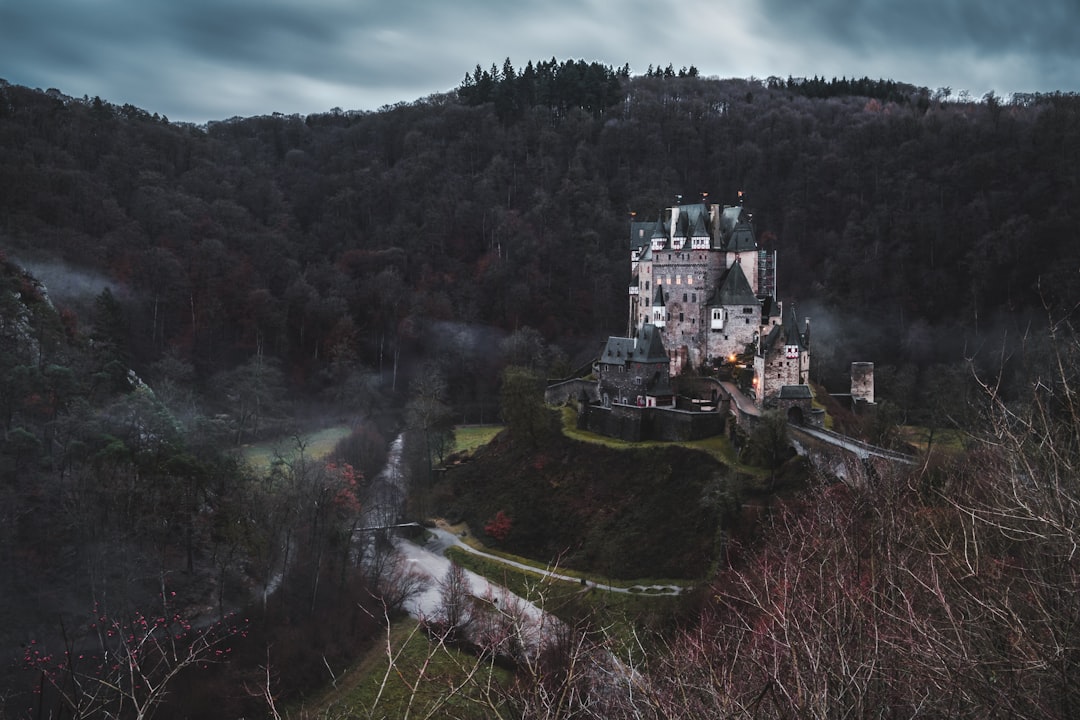 Entdecken Sie Burg Eltz: ein verstecktes Juwel in Deutschland - Wierschem | Secret World Trip Planner