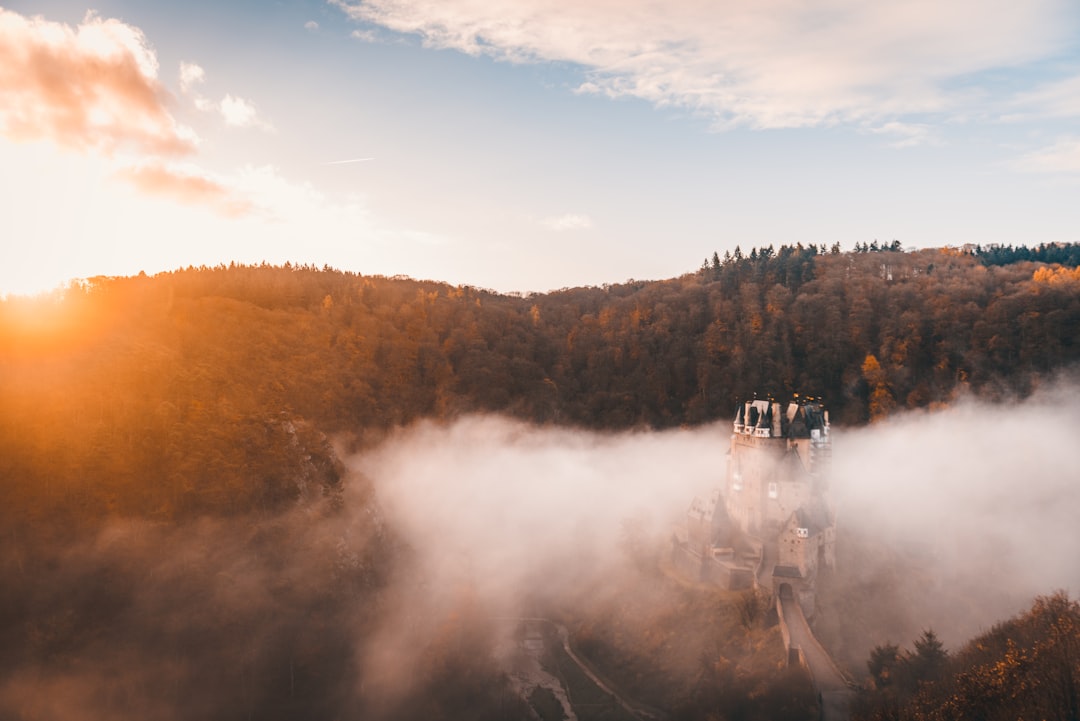 Entdecken Sie Burg Eltz: ein verstecktes Juwel in Deutschland - Wierschem | Secret World Trip Planner