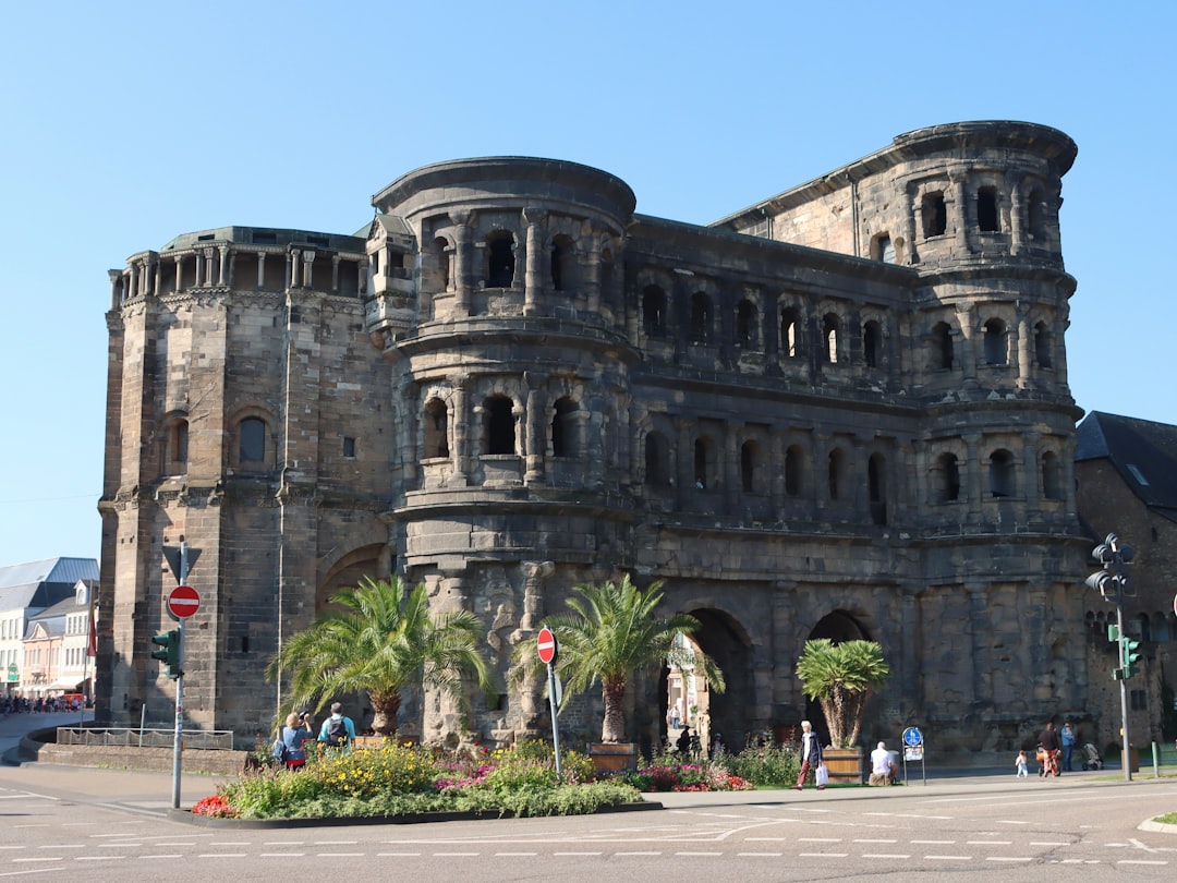 Die Porta Nigra in Trier: Geschichte und Charme - Trier | Secret World Trip Planner