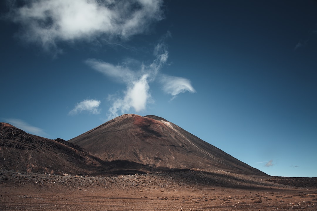 통가리로 알프스 크로싱: 뉴질랜드의 독특한 트레킹 - Tongariro Alpine Crossing | Secret World Trip Planner