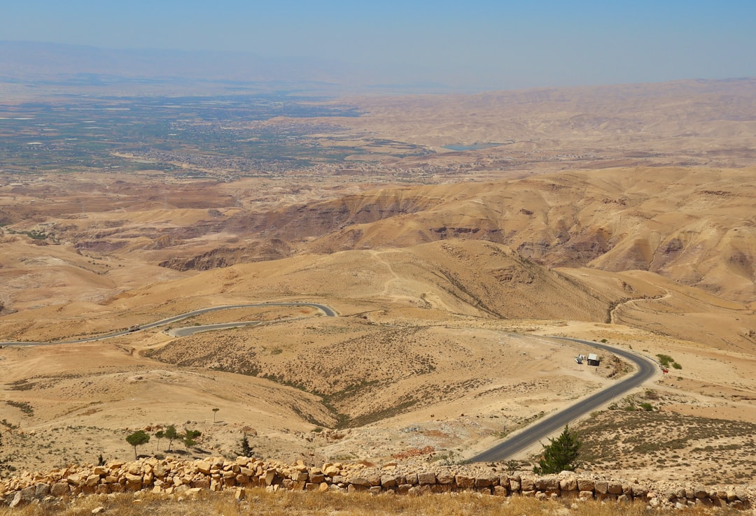 Erkunde den Berg Nebo: Eine Reise in die Geschichte und Spiritualität - QP9G+74 Khirbet al-Mukhayyat | Secret World Trip Planner