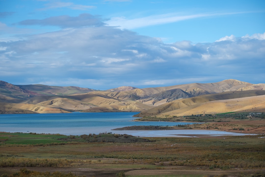 Descubre Reservoir: un rincón de belleza en Marruecos - 2HG7+W8 Aït Ifous | Secret World Trip Planner
