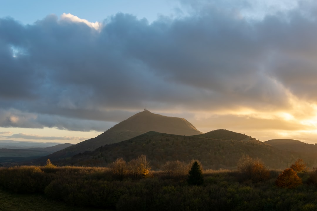 Découvrez le Puy de Dôme : un bijou naturel en France - Orcines | Secret World Trip Planner