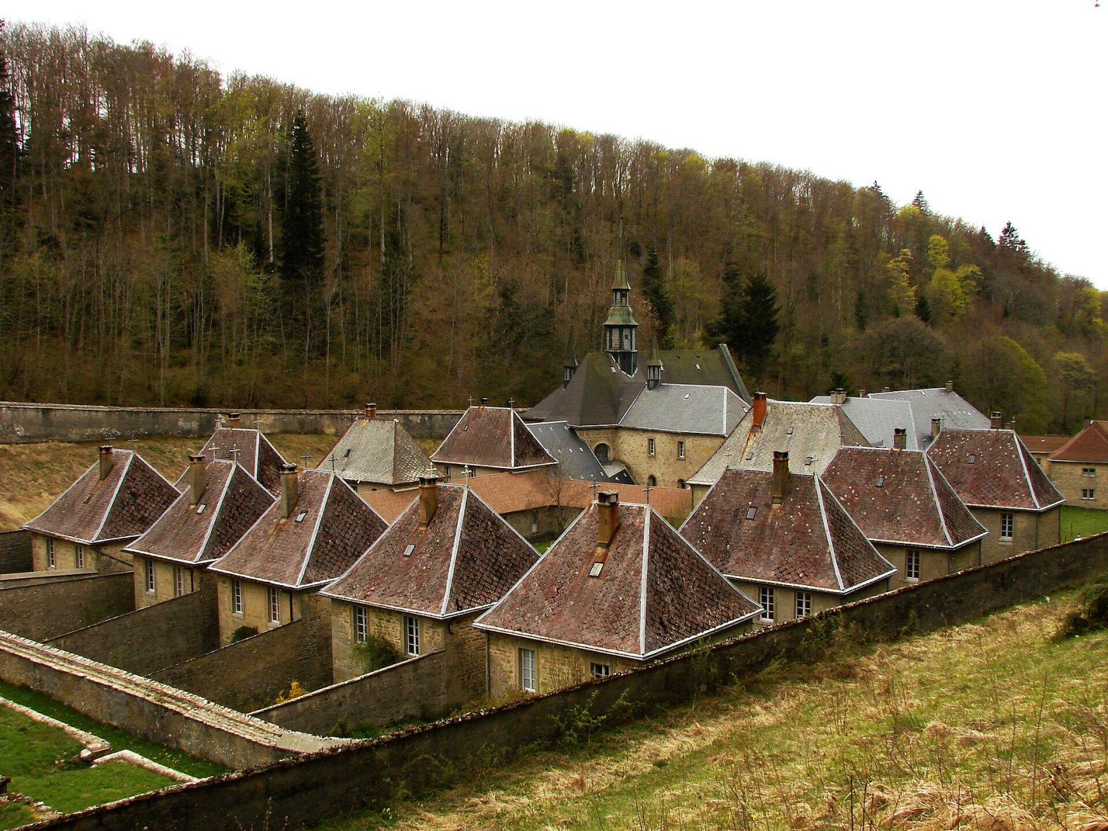 Scopri la Chartreuse de Portes: un tesoro culturale in Francia - Prémillieu | Secret World Trip Planner