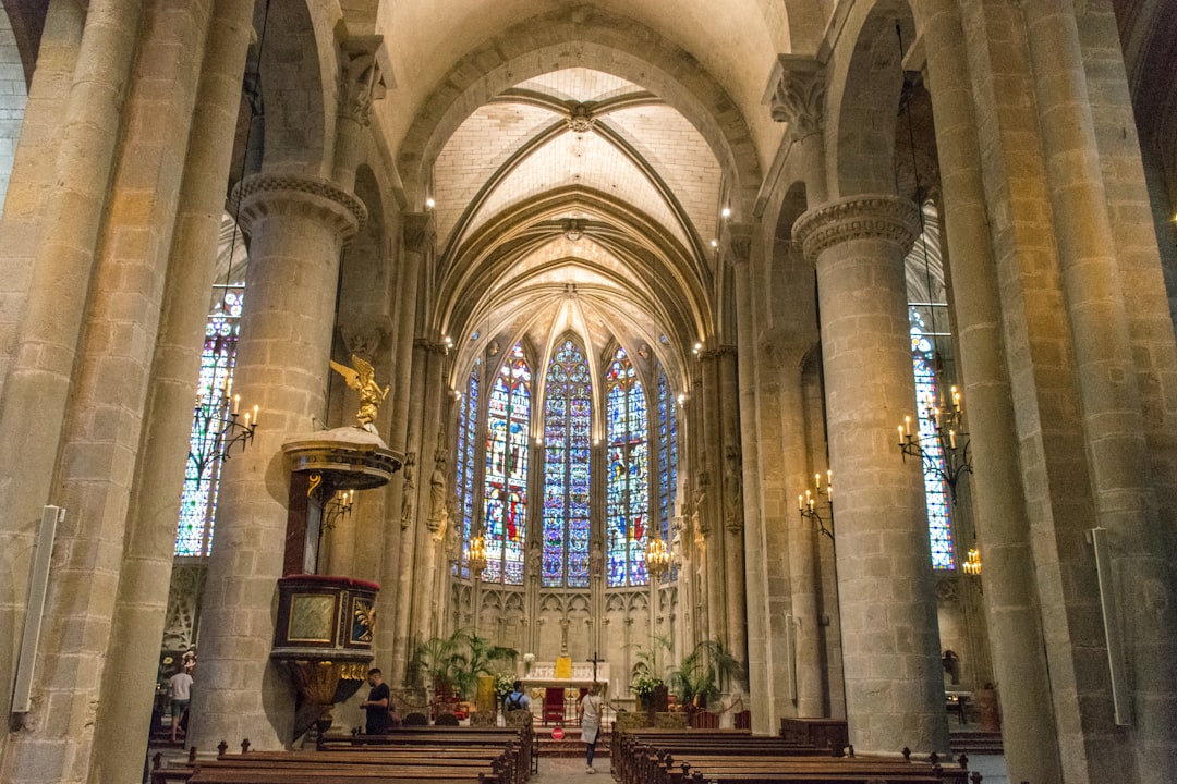 Scopri la Cathédrale du Puy-en-Velay: un gioiello della cultura francese - Le Puy-en-Velay | Secret World Trip Planner
