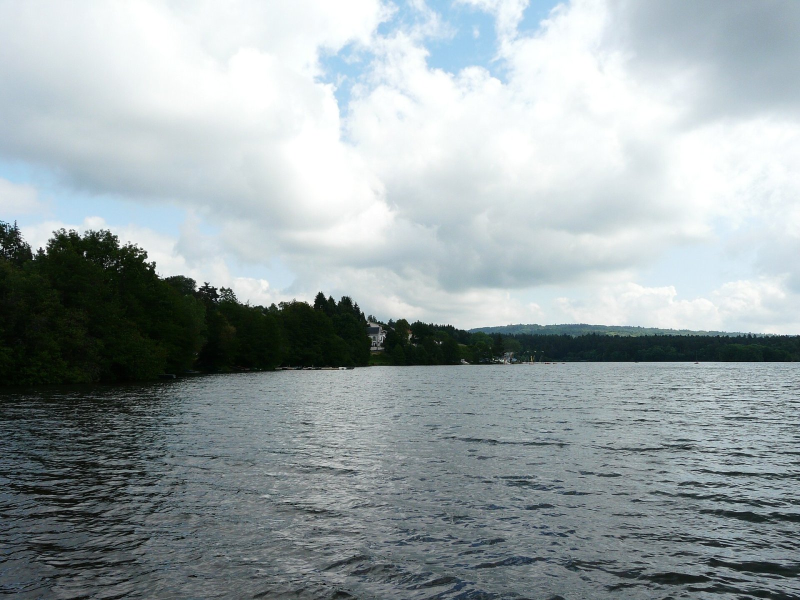Entdecken Sie den Aydat-See: Ein Naturparadies in Frankreich - Aydat | Secret World Trip Planner