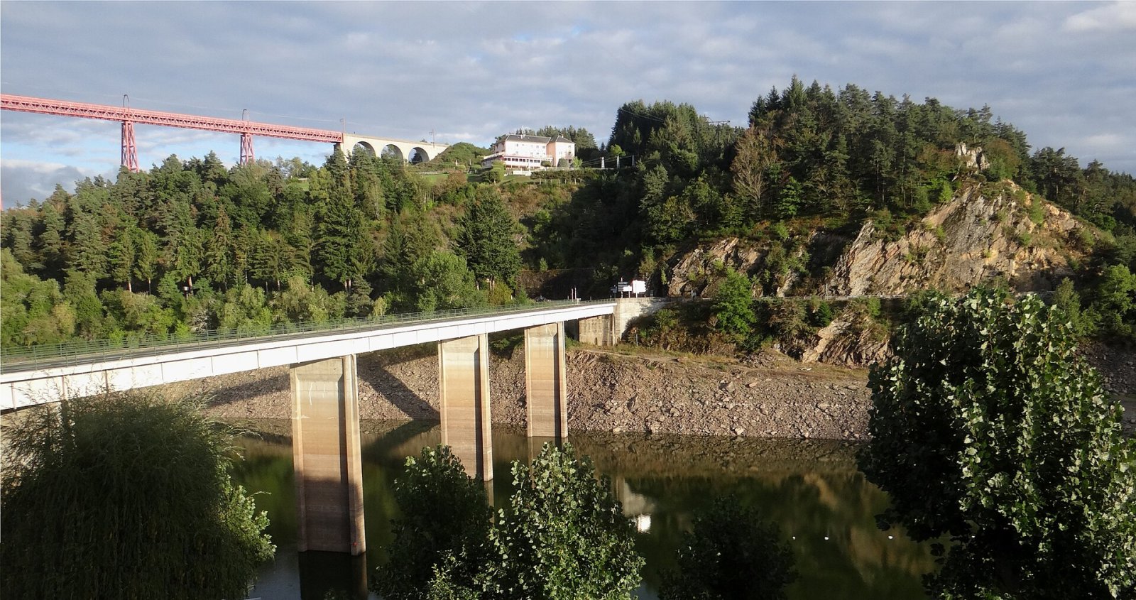 Viaducto de Garabit: una obra maestra de ingeniería en Francia - Les Ternes | Secret World Trip Planner