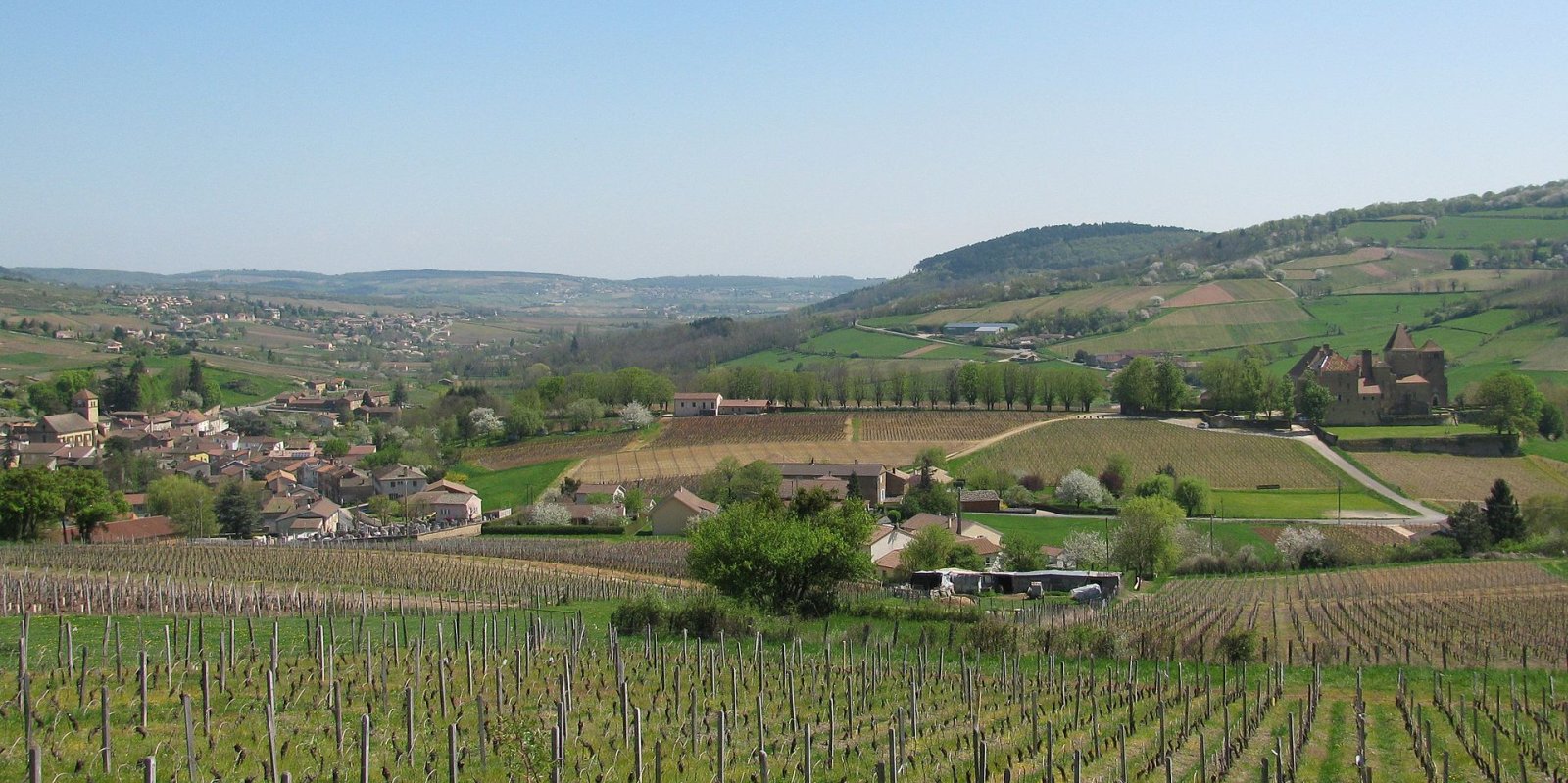 Descubre el encanto del Château de Pierreclos en Borgoña - Cluny | Secret World Trip Planner