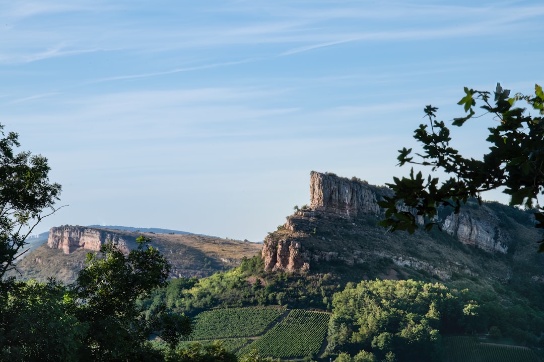 Roche de Solutré: una joya natural en Borgoña - Donzy-le-Pertuis | Secret World Trip Planner