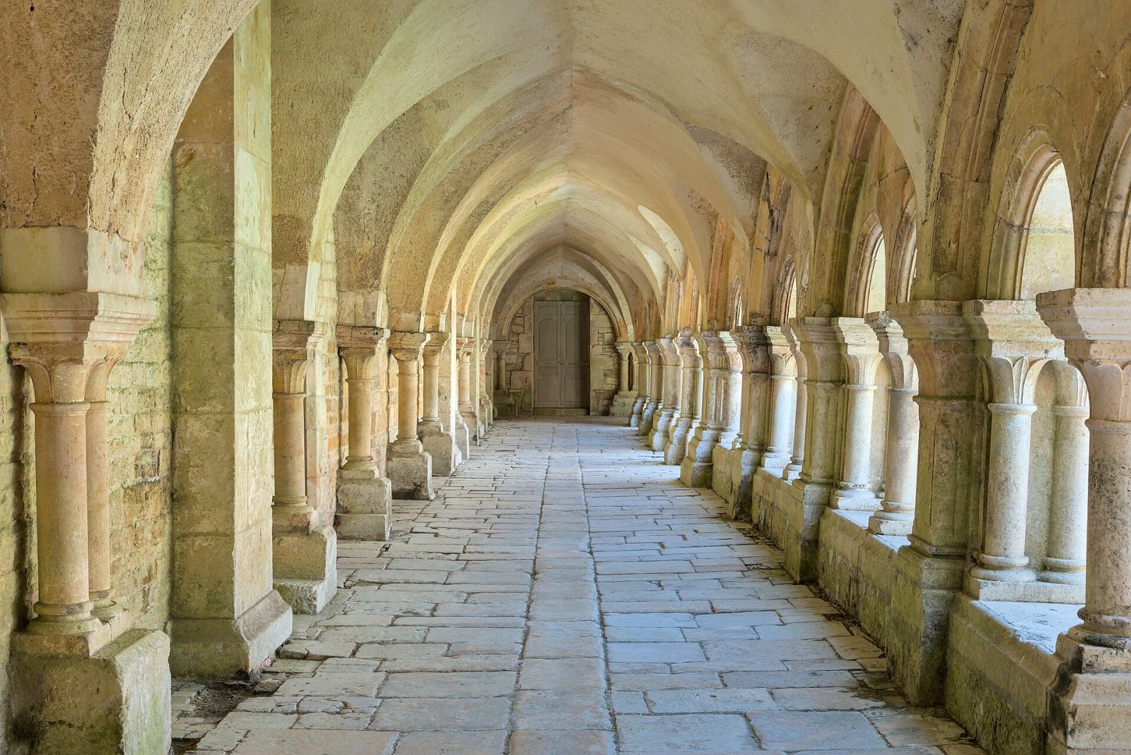 Découvrez l'Abbaye de Fontenay : un trésor de Bourgogne — Marmagne