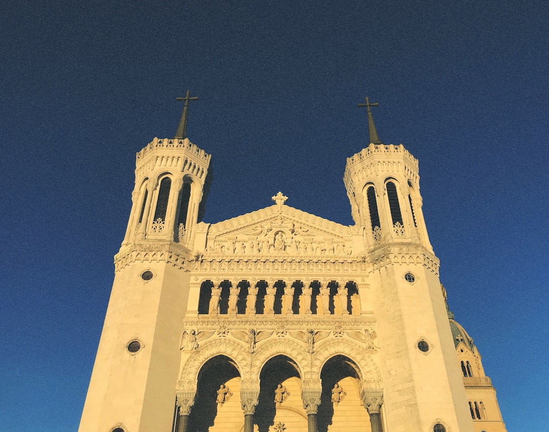 Scopri la Cathédrale Saint-Jean di Lione: un gioiello culturale - Lyon | Secret World Trip Planner