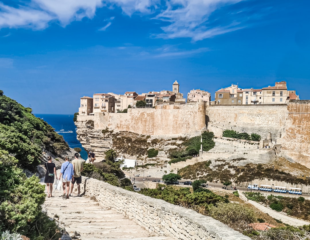 Descubra Bonifácio: a joia da Córsega entre história e belezas naturais - Bonifacio | Secret World Trip Planner