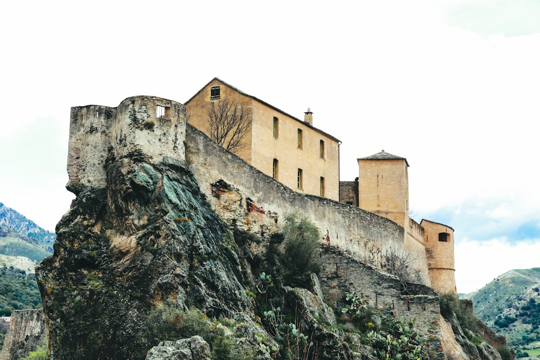 Descubre la Ciudadela de Corte: Historia y Belleza de Córcega - Corte | Secret World Trip Planner