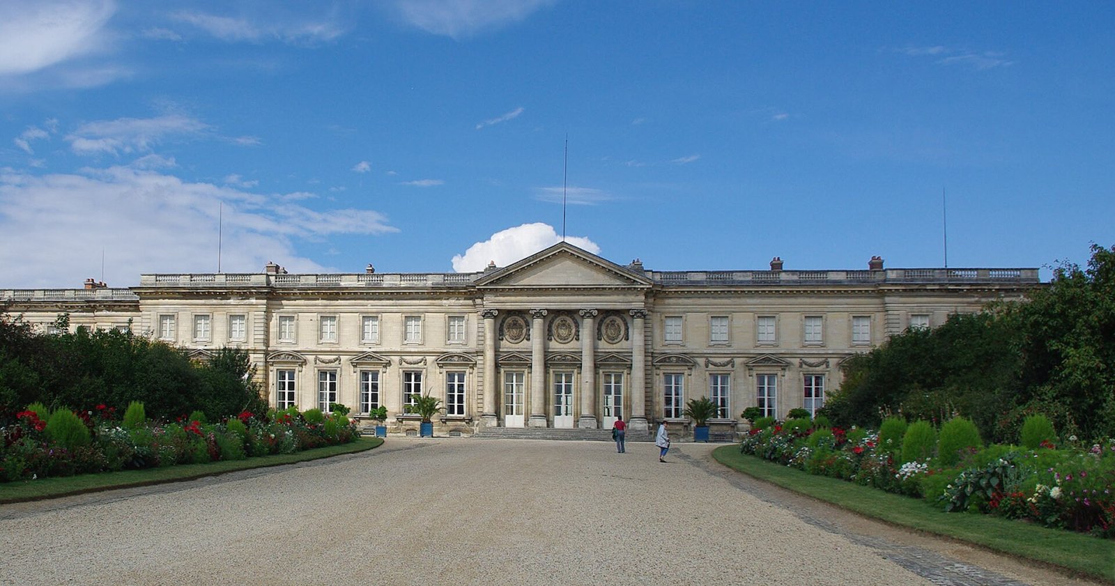 Descubre el Encanto del Château de Compiègne en Francia - Compiègne | Secret World Trip Planner