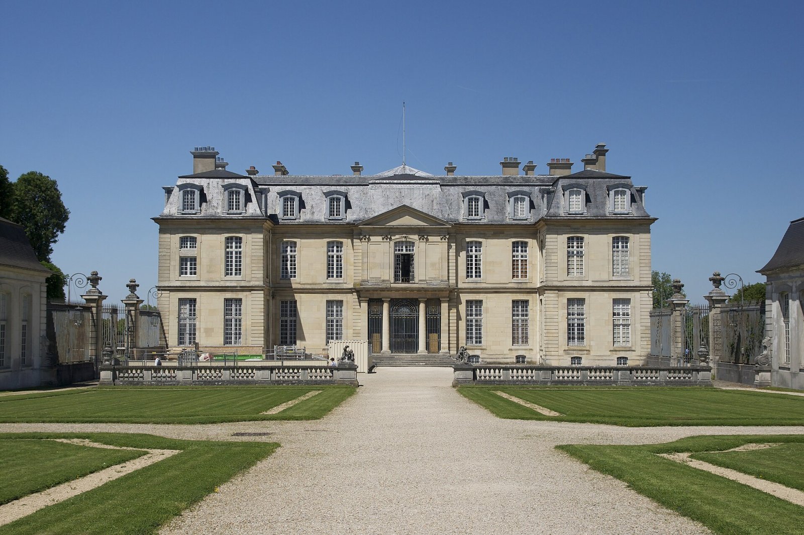 Scopri il fascino del Château de Champs-sur-Marne - Champs-sur-Marne | Secret World Trip Planner