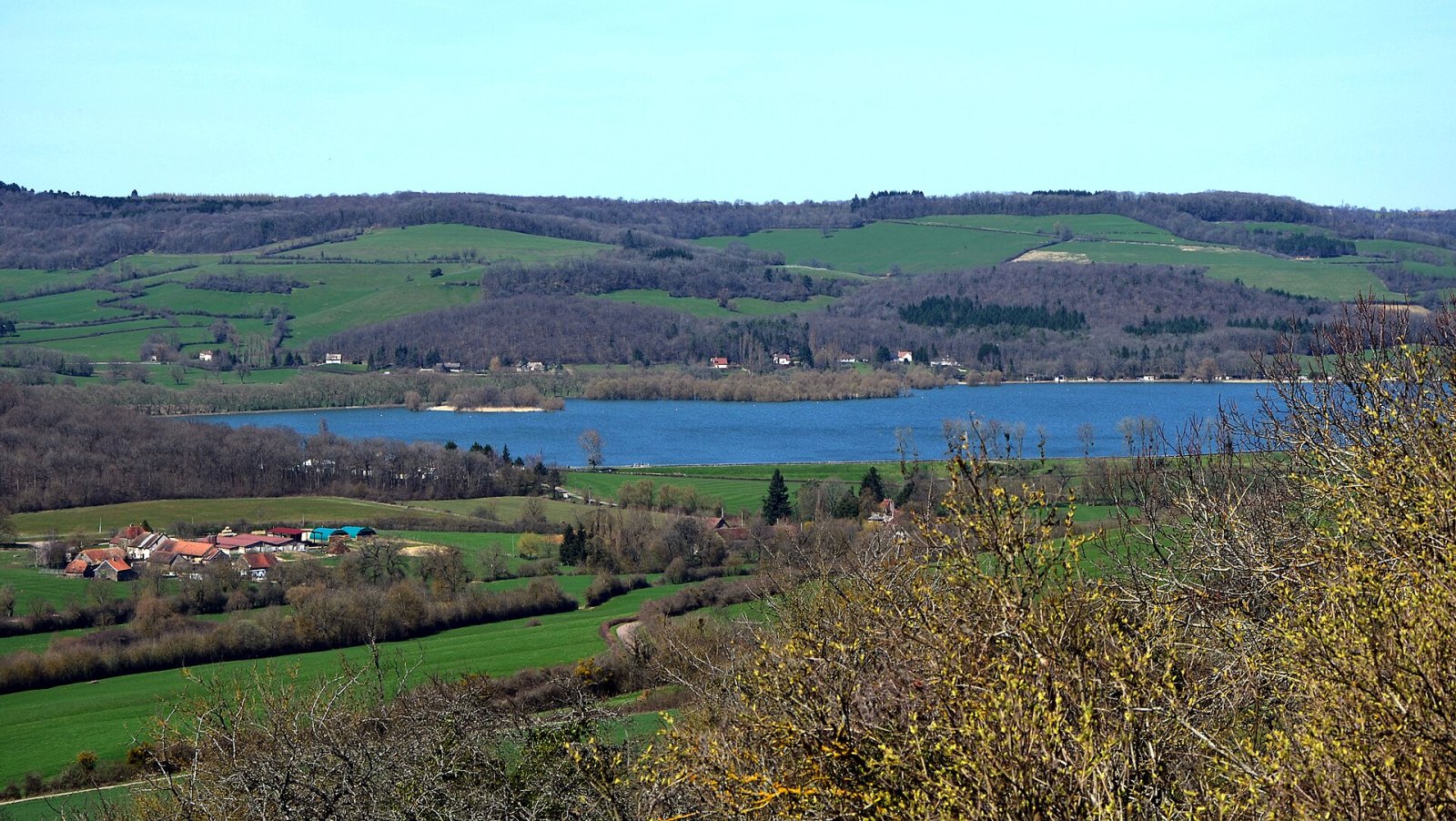 Discover Lac de Panthier: A Paradise Corner in Burgundy - Maconge | Secret World Trip Planner
