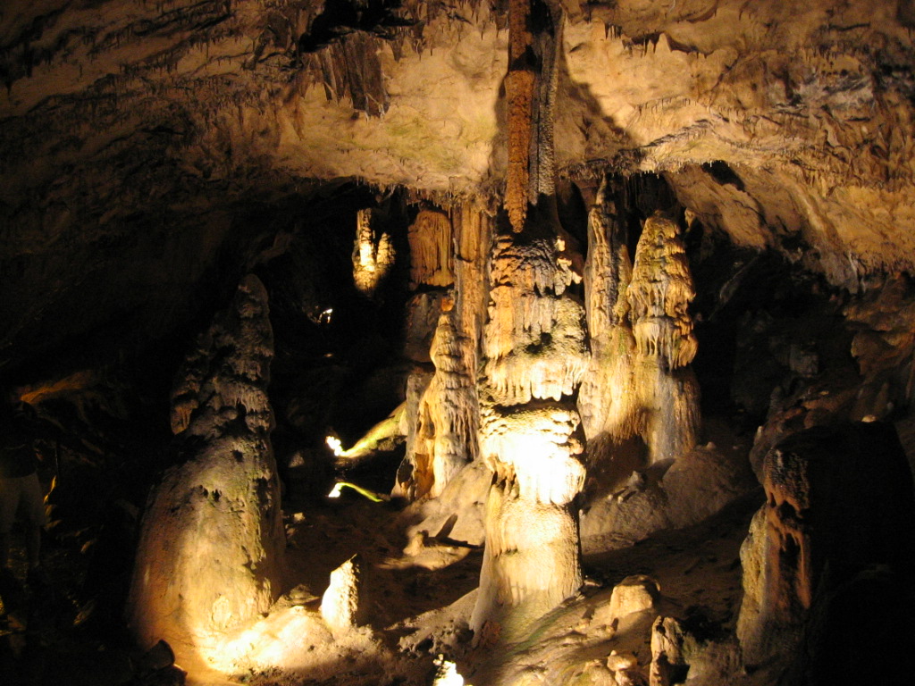 Entdecken Sie die bezaubernden Grotte d'Osselle in Bourgogne-Franche-Comté - Abbans-Dessous | Secret World Trip Planner