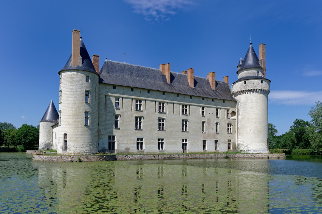 프랑스의 Château du Plessis-Bourré의 매력을 발견하세요 - Saint-Aubin-le-Dépeint | Secret World Trip Planner
