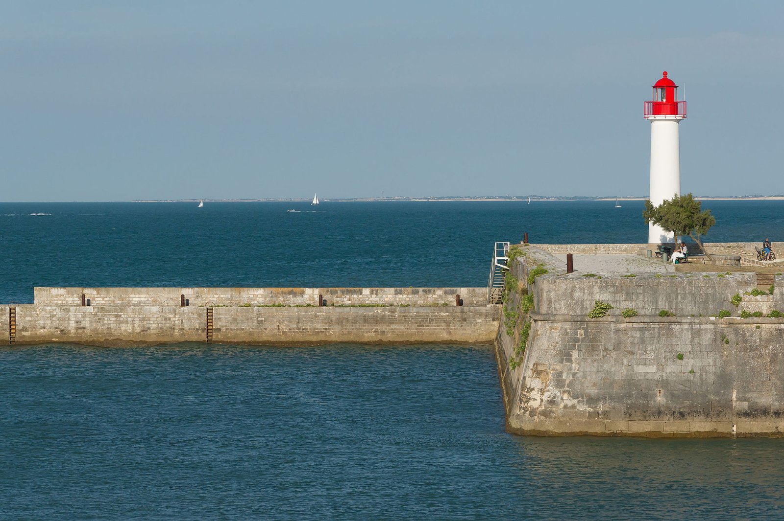 Île de Réを発見：フランスの自然の宝石 - Saint-Maurice-la-Souterraine | Secret World Trip Planner