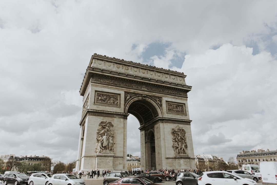 Descubra o Arco do Triunfo: História e Beleza de Paris - Paris | Secret World Trip Planner
