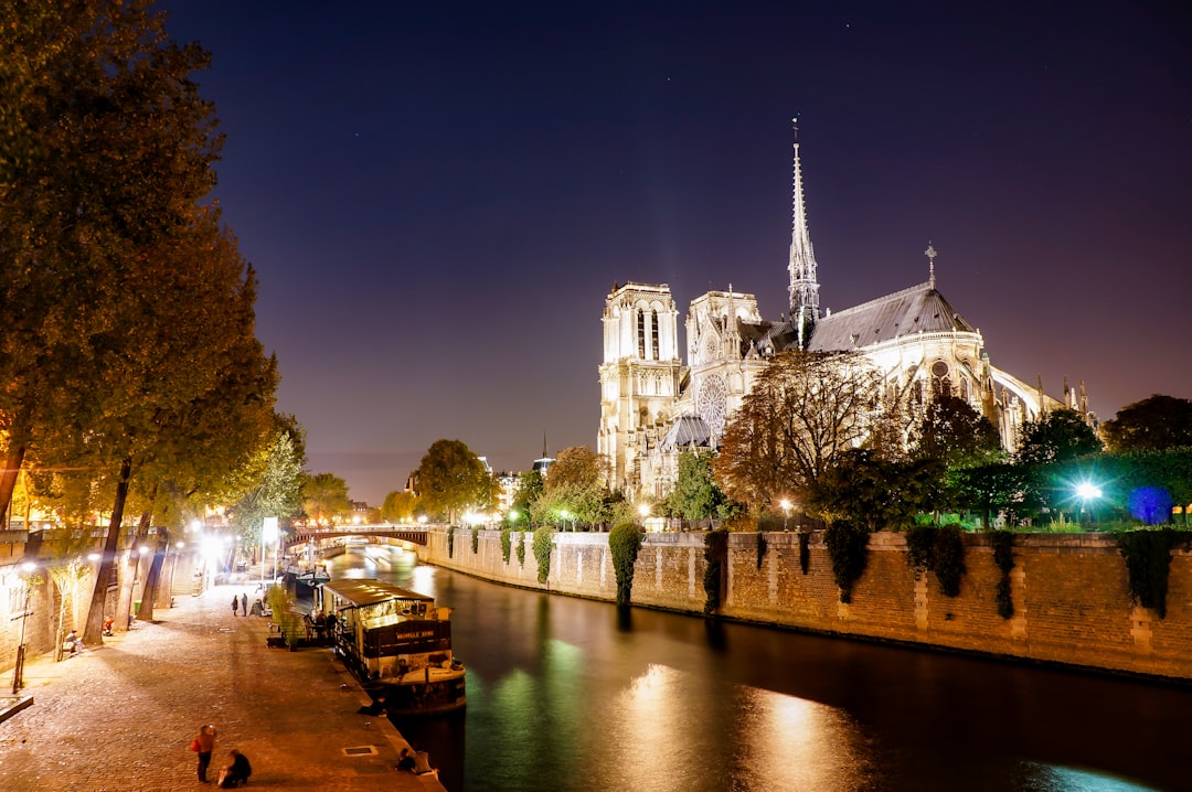 Descubra Notre-Dame de Paris: uma obra-prima da arquitetura gótica - Paris | Secret World Trip Planner