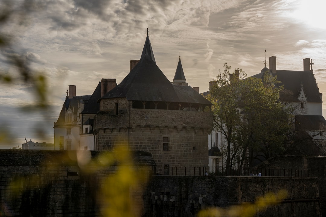 Château des Ducs de Bretagne: historia y encanto en Nantes - Fontguenand | Secret World Trip Planner