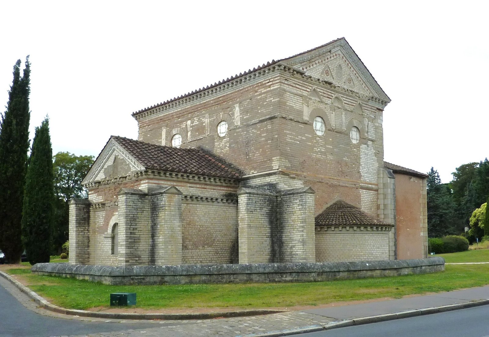 Entdecken Sie das Baptistère Saint-Jean de Poitiers: Geschichte und Schönheit — Poitiers
