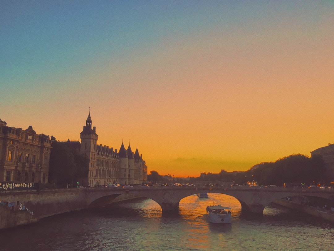 Conciergerie: Historia y Belleza de la París Medieval - Paris | Secret World Trip Planner