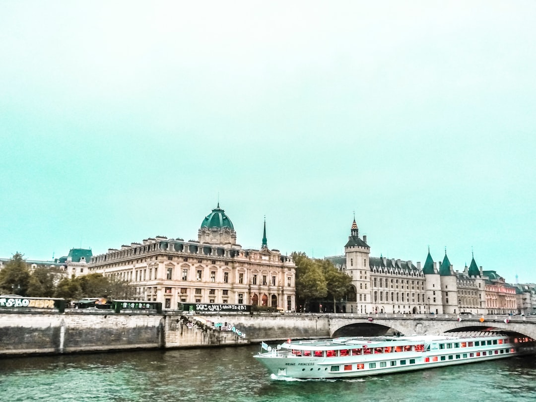 Conciergerie: Historia y Belleza de la París Medieval - Paris | Secret World Trip Planner