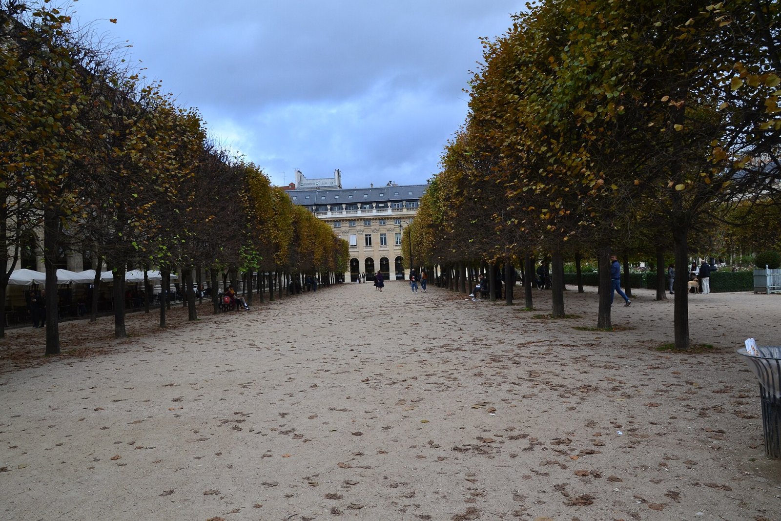 Palais Royal: História e Beleza no Coração de Paris - Paris | Secret World Trip Planner
