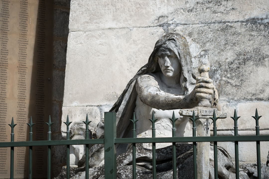 Descubre la Cathédrale Saint-Pierre d'Angoulême: una joya cultural - Angoulême | Secret World Trip Planner