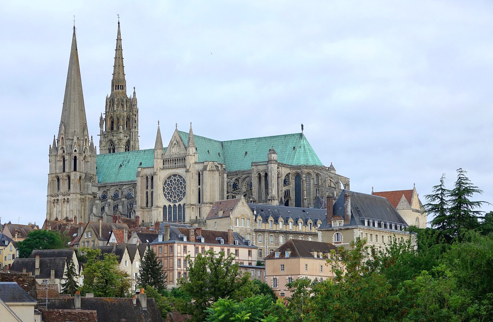 シャルトル大聖堂の壮大さを発見する - Chartres | Secret World Trip Planner