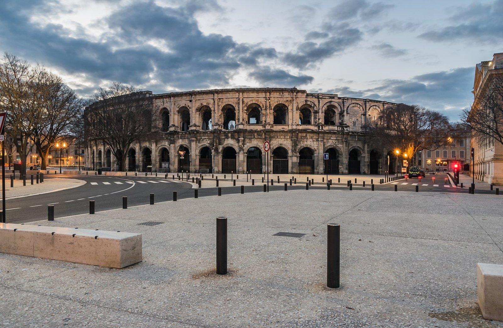 Explora las Arènes de Nîmes: un tesoro de la historia romana - Nîmes | Secret World Trip Planner