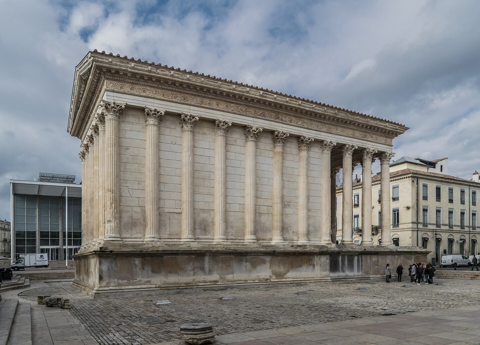 Maison Carrée: римское сокровище Нима - Nîmes | Secret World Trip Planner