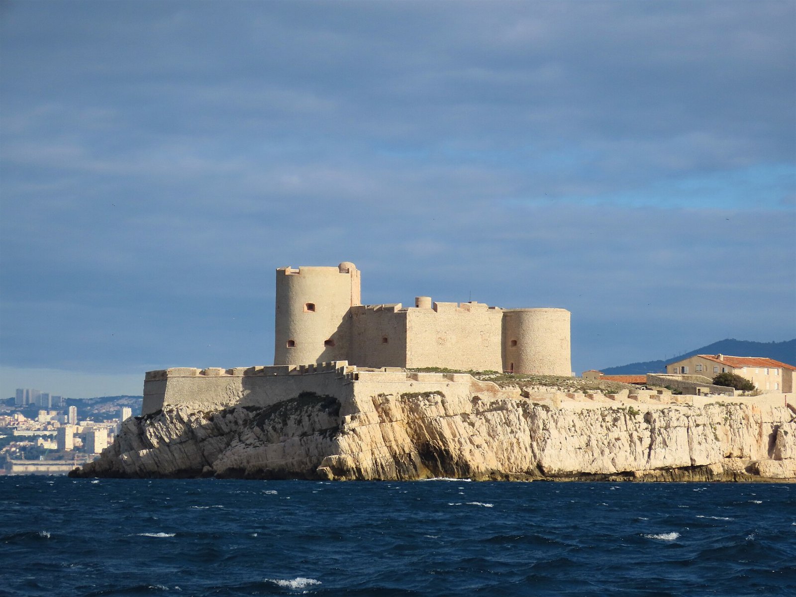 Откройте для себя очарование замка Иф в Марселе - Marseille | Secret World Trip Planner