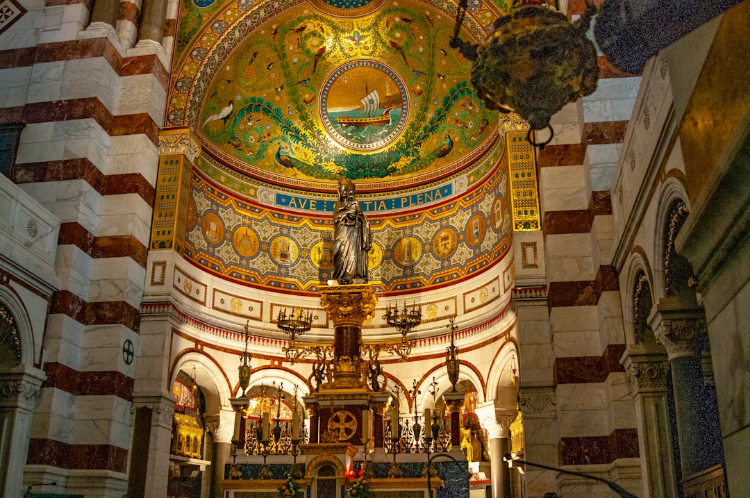 Descubre la Basilique Notre-Dame de la Garde en Marsella - Marseille | Secret World Trip Planner