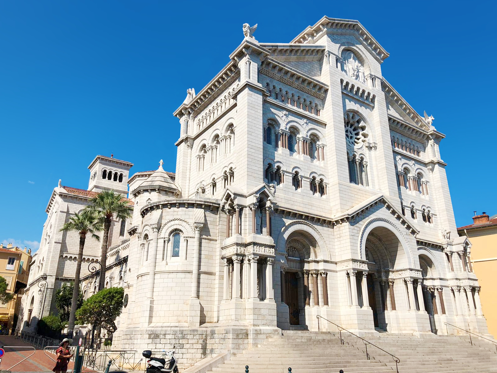 モナコ大聖堂を発見：文化と歴史の宝石 - Palais Princier | Secret World Trip Planner