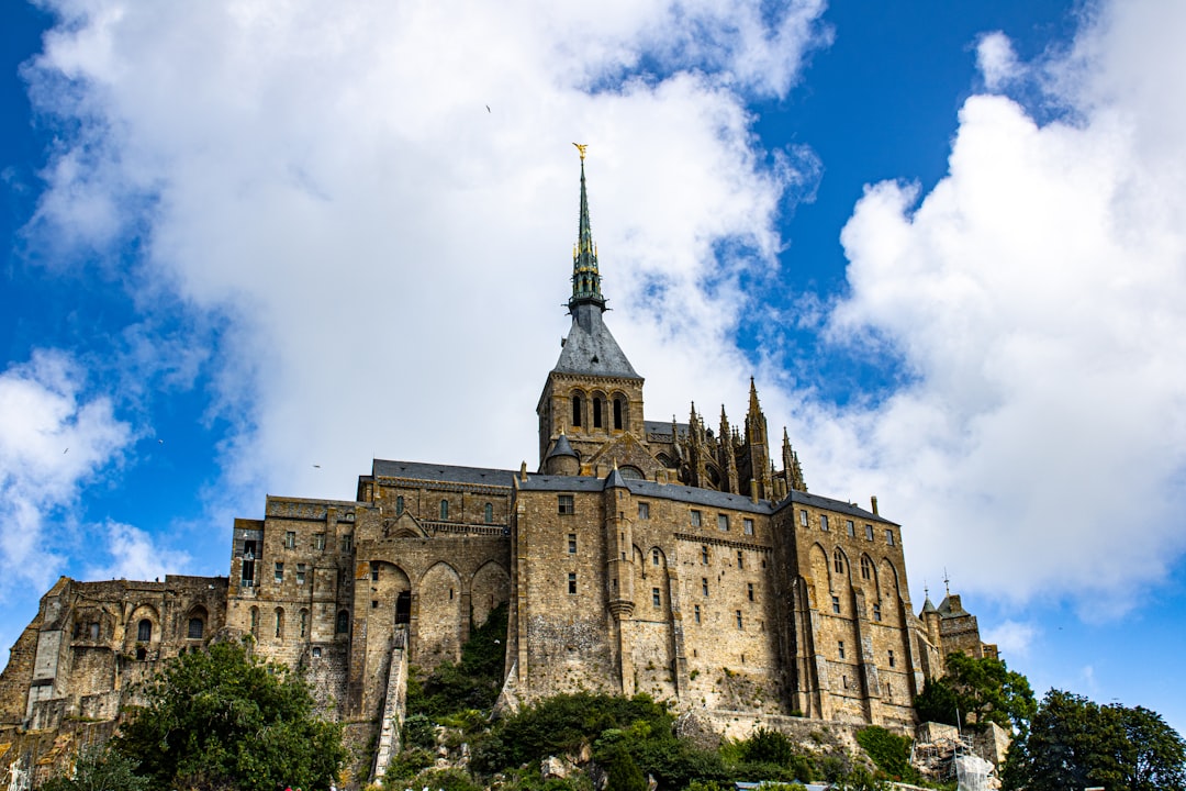 Descubre Mont Saint-Michel: una joya de Normandía - Nogent-le-Roi | Secret World Trip Planner