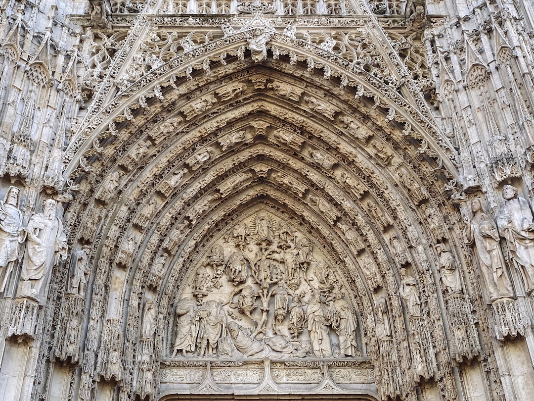 ノルマンディーの壮大なルーアン大聖堂を発見しよう - Rouen | Secret World Trip Planner