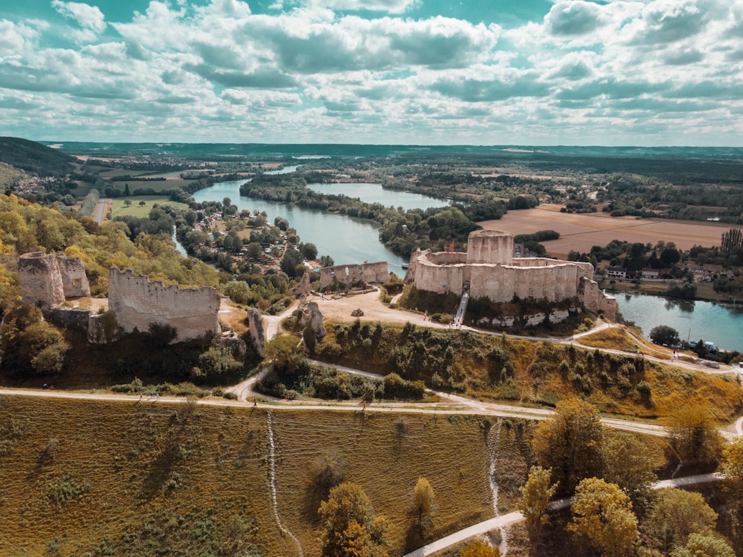 Découvrez Château Gaillard : un trésor historique en Normandie - Les Andelys | Secret World Trip Planner