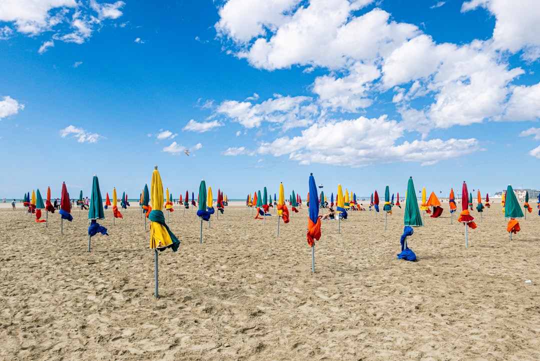 Deauville Beach: Un angolo di paradiso in Normandia - Deauville | Secret World Trip Planner