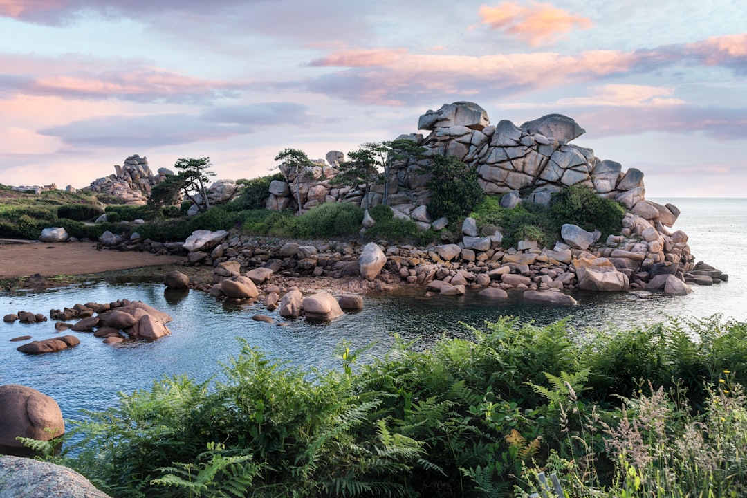 Explorando la Côte de Granit Rose: una joya de Bretaña - Montolivet | Secret World Trip Planner